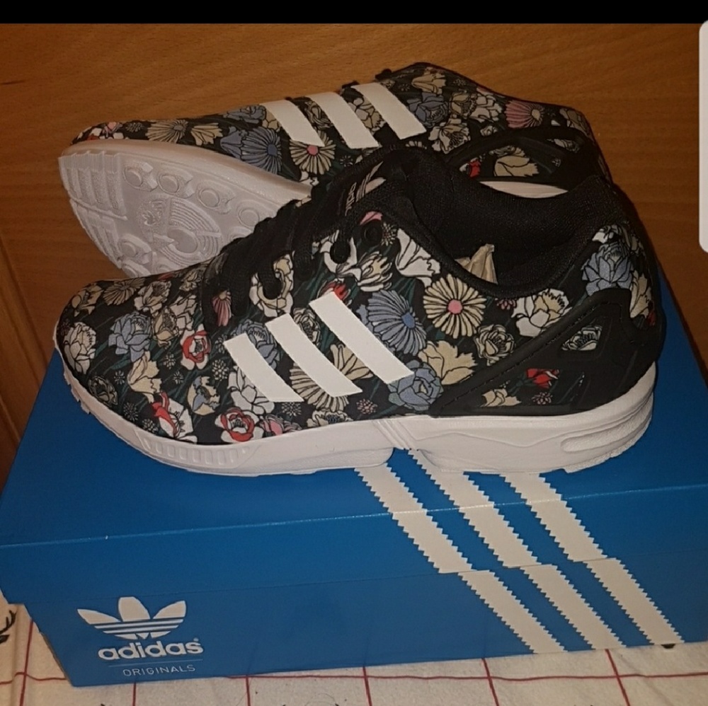 Women's sneakers sold!!!!!!!!!!